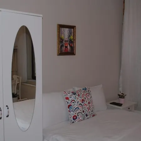 Ozcans Pera Sururi Flats 4 * איסטמבול